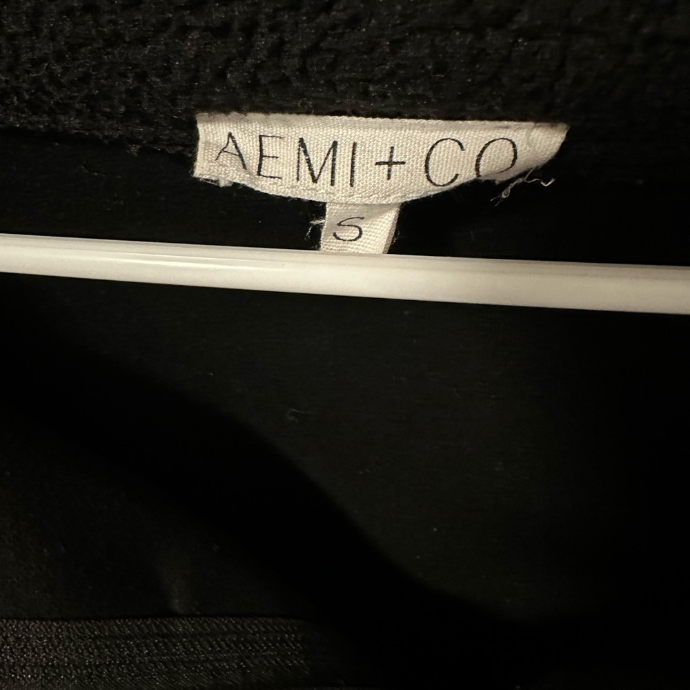 Aemi & Co Half‑zip Sweatshirt with Pockets. Size Small. Black - Picture 3 of 3